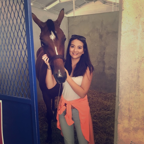 Meet your Posher, Hannah - Picture 3 of 7